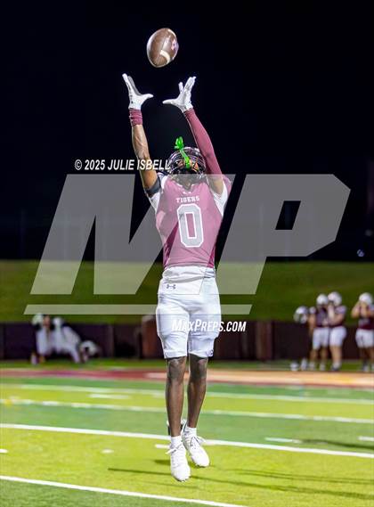 Thumbnail 2 in Port Arthur Memorial vs. A&M Consolidated (UIL 5A D1 Football Area) photogallery.