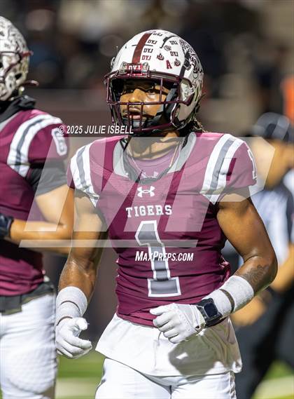 Thumbnail 2 in Port Arthur Memorial vs. A&M Consolidated (UIL 5A D1 Football Area) photogallery.