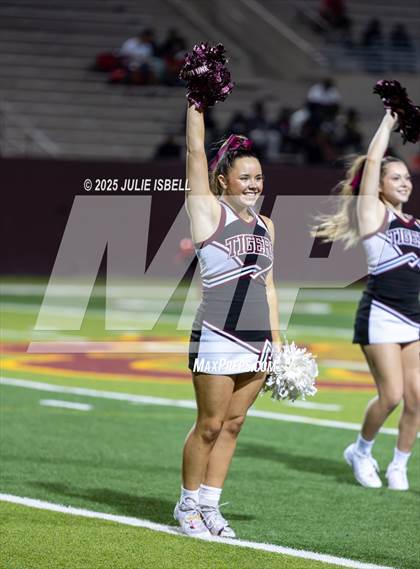 Thumbnail 2 in Port Arthur Memorial vs. A&M Consolidated (UIL 5A D1 Football Area) photogallery.