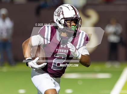 Thumbnail 1 in Port Arthur Memorial vs. A&M Consolidated (UIL 5A D1 Football Area) photogallery.