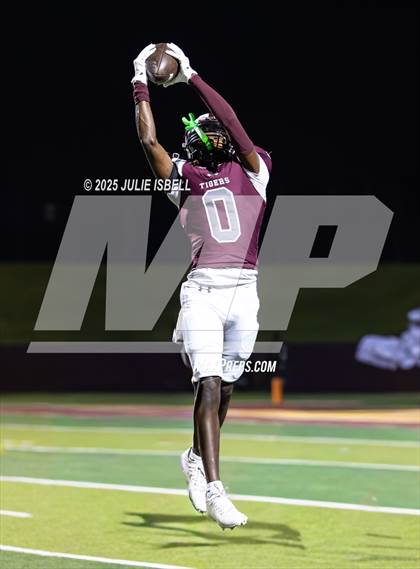 Thumbnail 3 in Port Arthur Memorial vs. A&M Consolidated (UIL 5A D1 Football Area) photogallery.