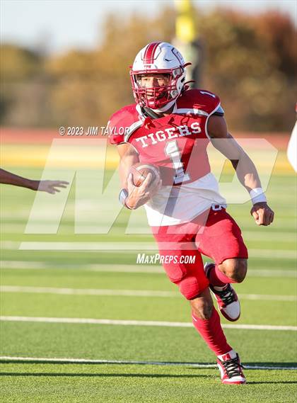 Thumbnail 1 in Richland Springs vs Oglesby (UIL 1A State Semi-Finals) photogallery.