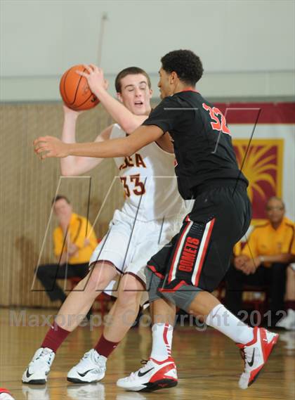 Thumbnail 1 in Westchester vs. O'Dea(MaxPreps Holiday Classic) photogallery.