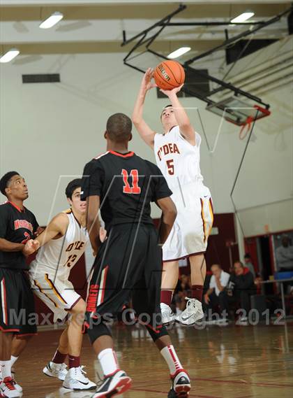 Thumbnail 1 in Westchester vs. O'Dea(MaxPreps Holiday Classic) photogallery.