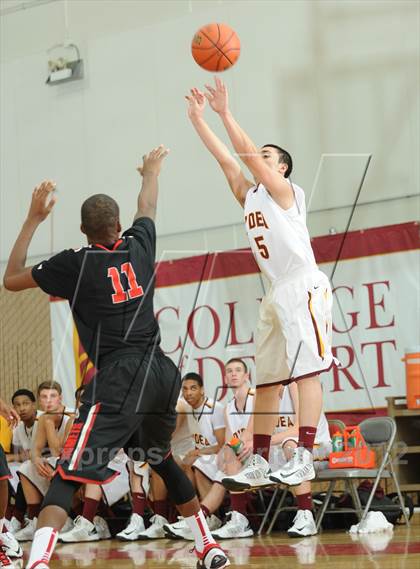 Thumbnail 3 in Westchester vs. O'Dea(MaxPreps Holiday Classic) photogallery.
