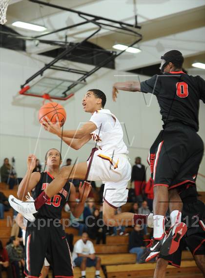Thumbnail 1 in Westchester vs. O'Dea(MaxPreps Holiday Classic) photogallery.