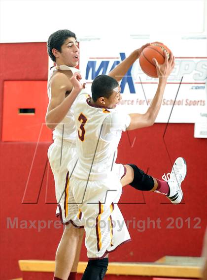 Thumbnail 2 in Westchester vs. O'Dea(MaxPreps Holiday Classic) photogallery.