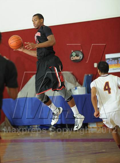 Thumbnail 3 in Westchester vs. O'Dea(MaxPreps Holiday Classic) photogallery.