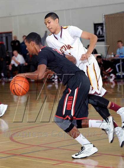 Thumbnail 3 in Westchester vs. O'Dea(MaxPreps Holiday Classic) photogallery.