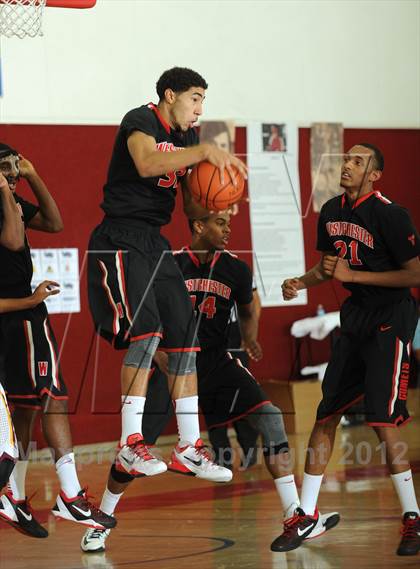 Thumbnail 1 in Westchester vs. O'Dea(MaxPreps Holiday Classic) photogallery.