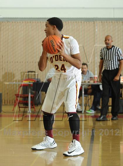 Thumbnail 2 in Westchester vs. O'Dea(MaxPreps Holiday Classic) photogallery.