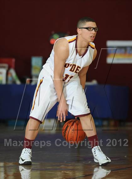 Thumbnail 2 in Westchester vs. O'Dea(MaxPreps Holiday Classic) photogallery.