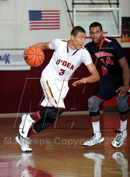 Thumbnail 3 in Westchester vs. O'Dea(MaxPreps Holiday Classic) photogallery.