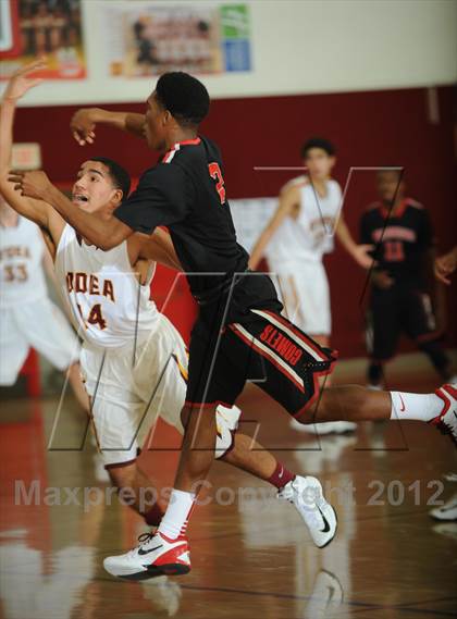 Thumbnail 1 in Westchester vs. O'Dea(MaxPreps Holiday Classic) photogallery.