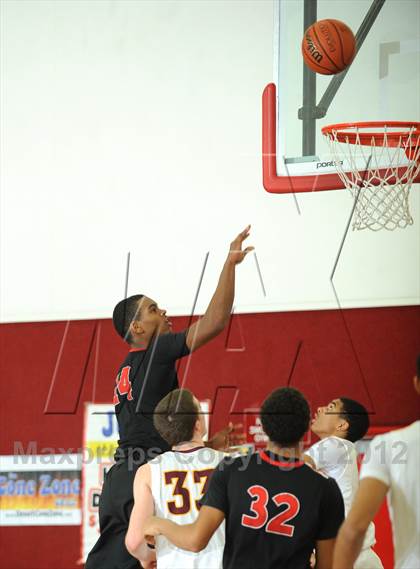 Thumbnail 1 in Westchester vs. O'Dea(MaxPreps Holiday Classic) photogallery.