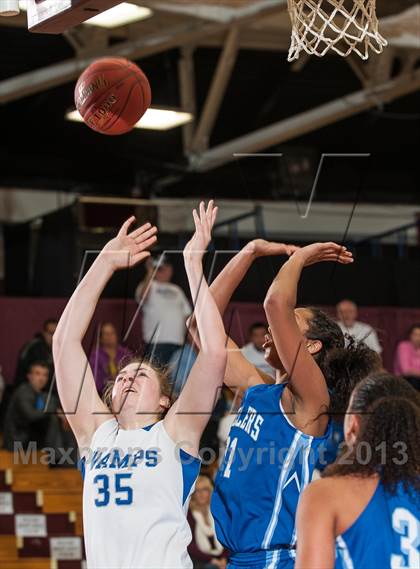Thumbnail 1 in Springfield vs. Braintree (Spalding Hoophall Classic) photogallery.