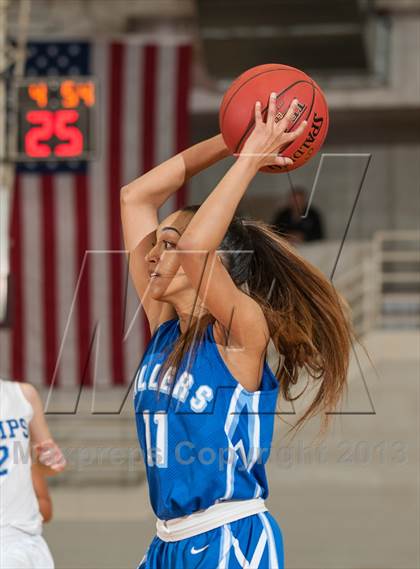 Thumbnail 2 in Springfield vs. Braintree (Spalding Hoophall Classic) photogallery.
