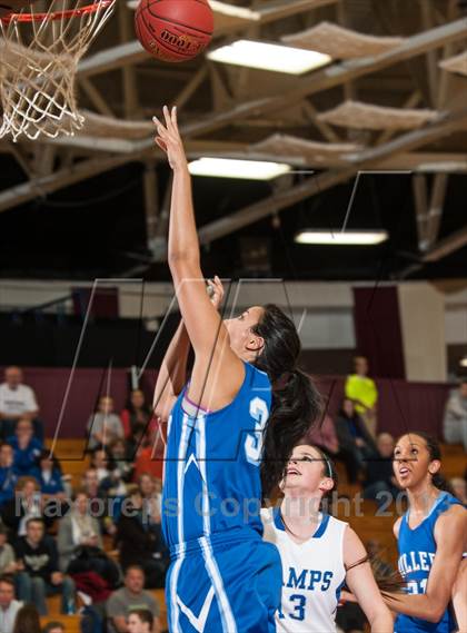 Thumbnail 2 in Springfield vs. Braintree (Spalding Hoophall Classic) photogallery.