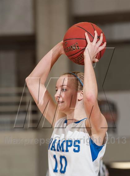 Thumbnail 2 in Springfield vs. Braintree (Spalding Hoophall Classic) photogallery.
