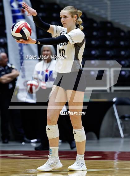 Thumbnail 1 in Goliad vs. Bushland (UIL 3A D1 Volleyball Final) photogallery.