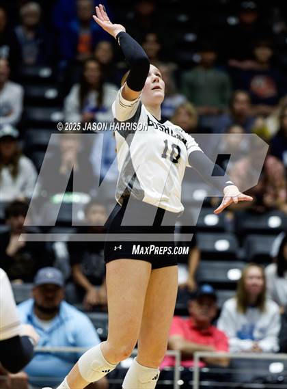 Thumbnail 1 in Goliad vs. Bushland (UIL 3A D1 Volleyball Final) photogallery.