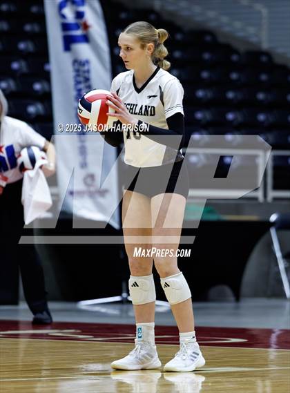 Thumbnail 3 in Goliad vs. Bushland (UIL 3A D1 Volleyball Final) photogallery.