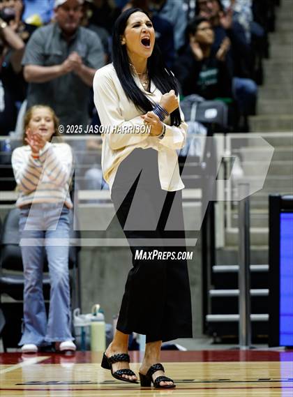 Thumbnail 3 in Goliad vs. Bushland (UIL 3A D1 Volleyball Final) photogallery.