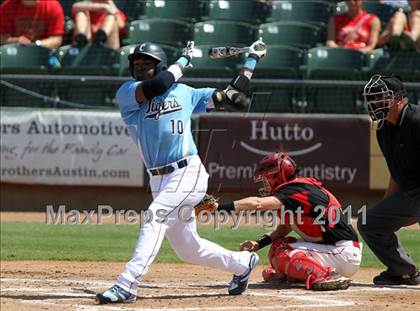 Thumbnail 2 in Carroll vs. Coronado (UIL 5A State Semifinal) photogallery.