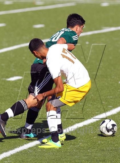 Thumbnail 1 in Royal vs. Kennedy (Valley Kickoff Classic) photogallery.