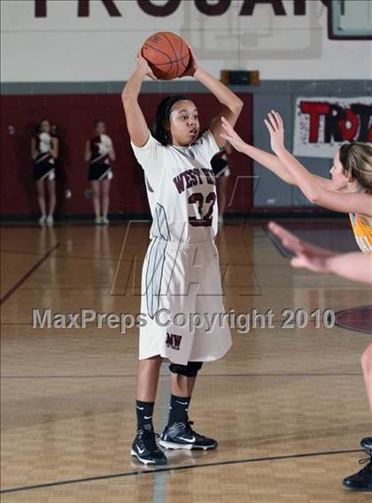 Thumbnail 1 in Morristown-Hamblen West vs Sullivan Central (1st Round Regional AAA) photogallery.