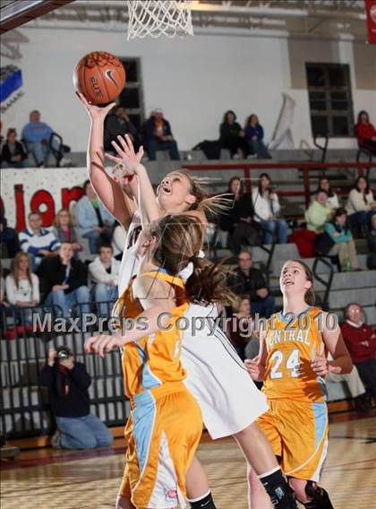 Thumbnail 3 in Morristown-Hamblen West vs Sullivan Central (1st Round Regional AAA) photogallery.