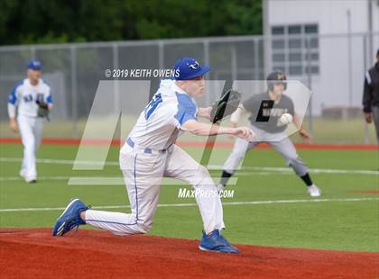 Thumbnail 2 in Mansfield vs. Hebron Game 3 (UIL 6A Area Playoff) photogallery.