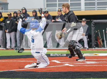 Thumbnail 3 in Mansfield vs. Hebron Game 3 (UIL 6A Area Playoff) photogallery.