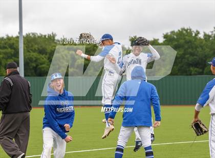 Thumbnail 2 in Mansfield vs. Hebron Game 3 (UIL 6A Area Playoff) photogallery.