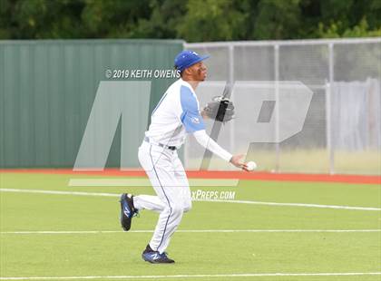 Thumbnail 2 in Mansfield vs. Hebron Game 3 (UIL 6A Area Playoff) photogallery.