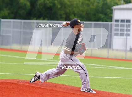 Thumbnail 2 in Mansfield vs. Hebron Game 3 (UIL 6A Area Playoff) photogallery.