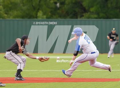 Thumbnail 2 in Mansfield vs. Hebron Game 3 (UIL 6A Area Playoff) photogallery.