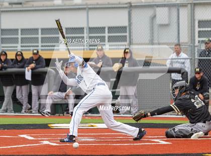 Thumbnail 3 in Mansfield vs. Hebron Game 3 (UIL 6A Area Playoff) photogallery.