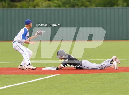 Thumbnail 2 in Mansfield vs. Hebron Game 3 (UIL 6A Area Playoff) photogallery.