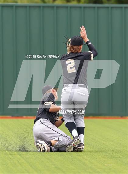 Thumbnail 2 in Mansfield vs. Hebron Game 3 (UIL 6A Area Playoff) photogallery.