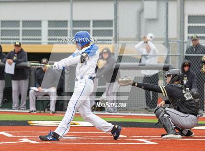 Thumbnail 2 in Mansfield vs. Hebron Game 3 (UIL 6A Area Playoff) photogallery.