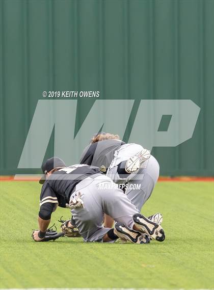 Thumbnail 2 in Mansfield vs. Hebron Game 3 (UIL 6A Area Playoff) photogallery.