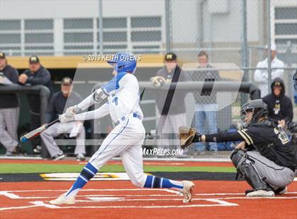 Thumbnail 2 in Mansfield vs. Hebron Game 3 (UIL 6A Area Playoff) photogallery.