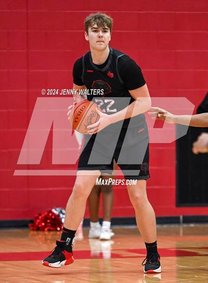 Thumbnail 1 in Lakota West vs. Princeton (OHSAA Southwest District Division 1 Sectionals Round 1) photogallery.