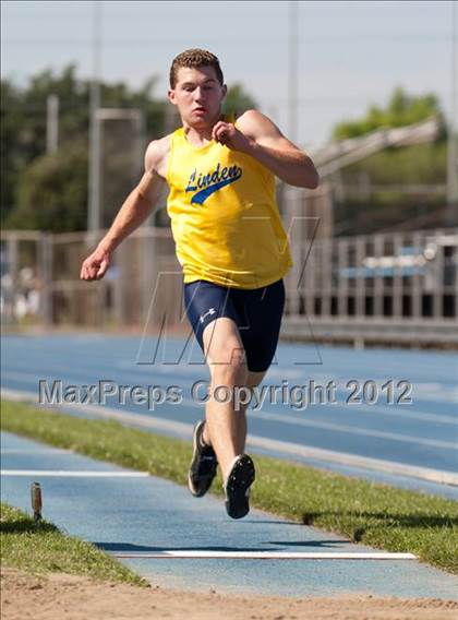 Thumbnail 2 in CIF SJS Sectional Championships photogallery.