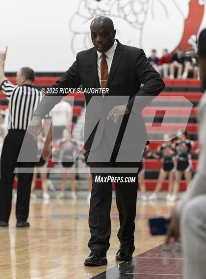 Thumbnail 3 in East St. Louis vs Highland (IHSA Class 3A Championship) photogallery.