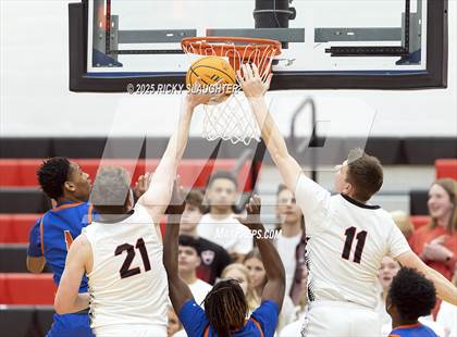 Thumbnail 2 in East St. Louis vs Highland (IHSA Class 3A Championship) photogallery.