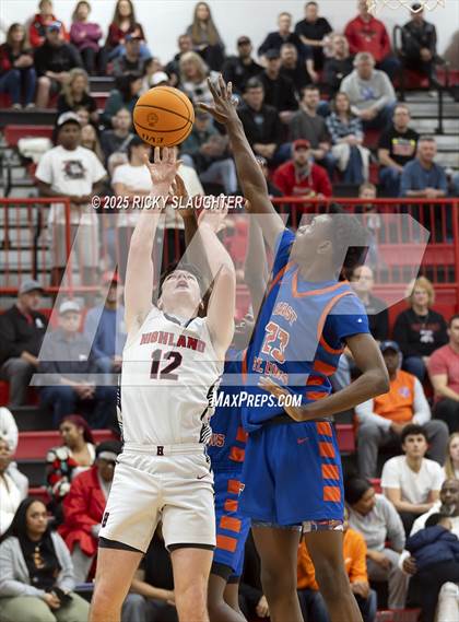 Thumbnail 1 in East St. Louis vs Highland (IHSA Class 3A Championship) photogallery.