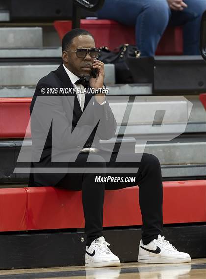Thumbnail 2 in East St. Louis vs Highland (IHSA Class 3A Championship) photogallery.