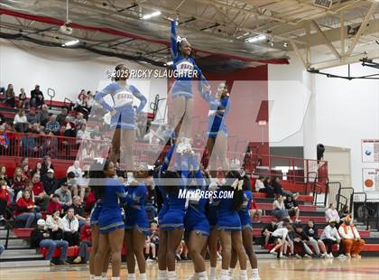 Thumbnail 3 in East St. Louis vs Highland (IHSA Class 3A Championship) photogallery.